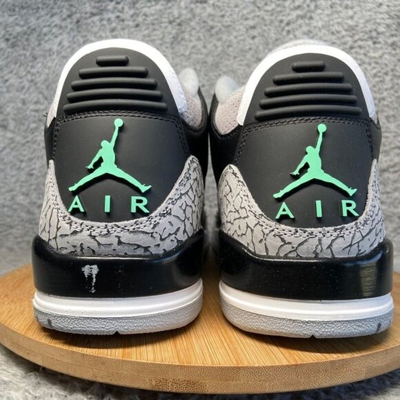 Air Jordan 3 Retro 'Green Glow' Size 10 Men Sneakers CT8532-031 - Picture 6 of 8
